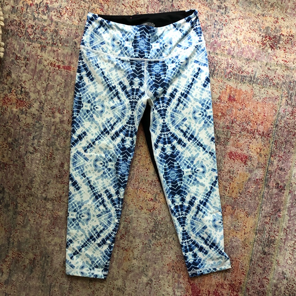 Victoria’s Secret cropped tights